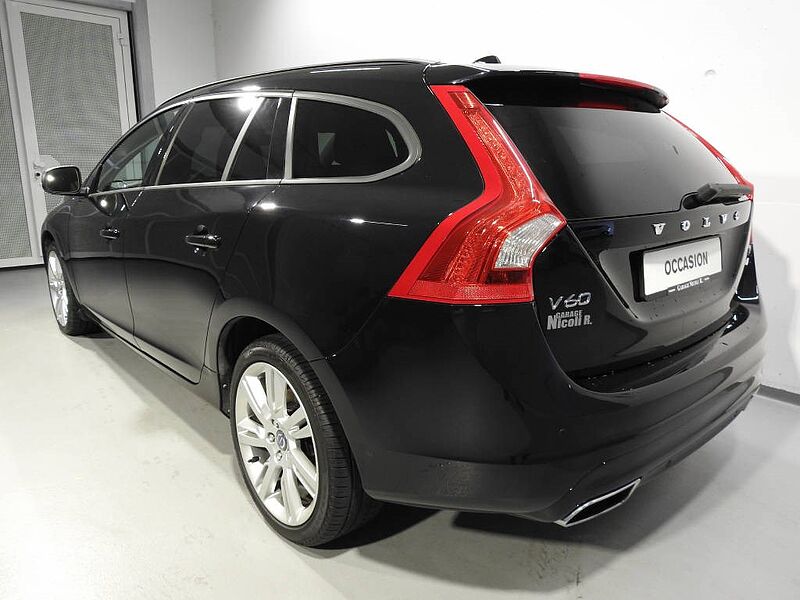 Volvo  2.4 D4 Kinetic AWD